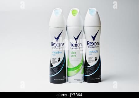 Hai, Ucraina - Agosto 10, 2017: close-up foto di deodorante Rexona sullo sfondo bianco. Foto Stock