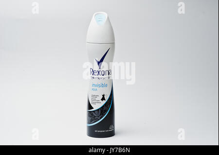 Hai, Ucraina - Agosto 10, 2017: close-up foto di deodorante Rexona sullo sfondo bianco. Foto Stock