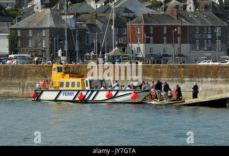 L'alta tor in traghetto padstoe dal rock a Padstow sull'estuario del cammello in North Cornwall vicino a St Albans il trasporto dei passeggeri e delle persone padstow Foto Stock