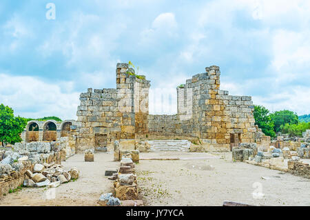 La pietra rovine dell antica basilica bizantina, l'early-romana chiesa cristiana, conservate in Perge, Antalya, Turchia. Foto Stock