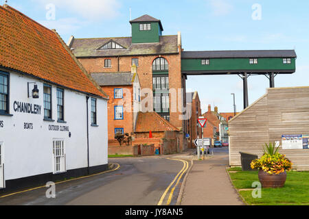 Edifici lungo il lungomare in pozzetti accanto il mare Norfolk Foto Stock