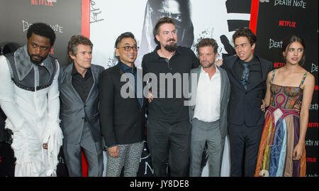 New York, Stati Uniti. 17 Ago, 2017. LaKeith Stanfield, Willem Dafoe, Paul Nakauchi, Adam Wingard, Shea Whigham, Nat Wolff, Margaret Qualley frequentare Netflix premiere morte nota a AMC Loews Lincoln Square Credit: Lev Radin/Pacific Press/Alamy Live News Foto Stock