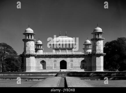 AJAXNETPHOTO. 2a gennaio, 1922. AGRA, INDIA. - La tomba di ITMAD-UD-DOWLAH. Foto:T.J.SPOONER COLL/AJAX VINTAGE PICTURE LIBRARY REF; 19220201 PL45 Foto Stock