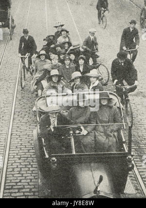 Andare a lavorare durante il grande sciopero ferroviario di 1919 Foto Stock