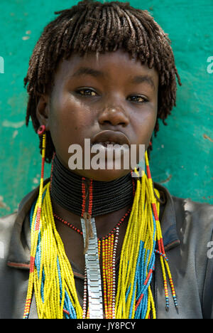 Themay Girl, Themay tribù Village, Valle dell'Omo, Etiopia, ritratto, persona, una tribù, tribale, indigeni, popoli, Southern, etnica, rurale, locale, t Foto Stock