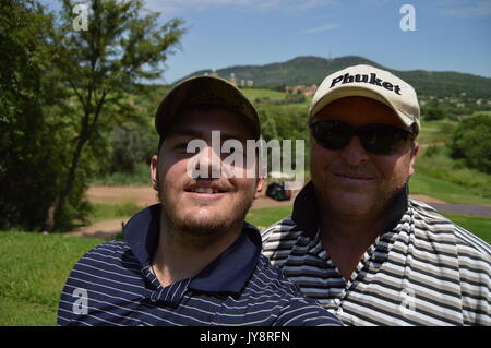 Giocare a golf Foto Stock