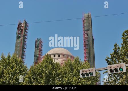 La grande moschea nel centro di Tirana, che è attualmente in costruzione. albania, Europa sud-orientale. Foto Stock