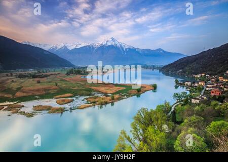 Alba da dascio affacciato sul Pian di Spagna e al Monte Legnone. valchiavenna. lombardia italia Europa. Foto Stock