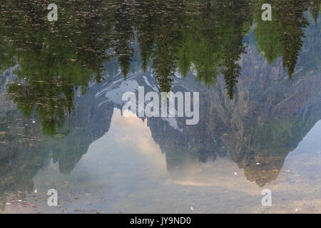 I Cadini di Misurina gruppo è riflessa nel Lago Antorno. Auronzo di Cadore Veneto Dolomiti di Sesto Italia Europa Foto Stock