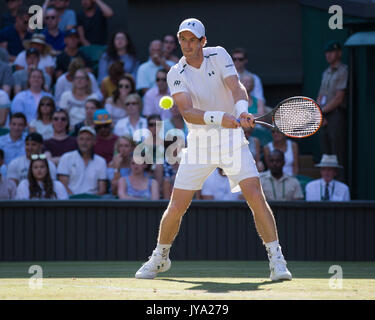 ANDY MURRAY (GBR) in azione a Wimbledon Foto Stock