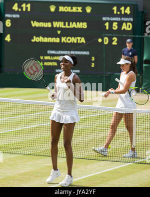 Venus Williams celebrando la vittoria dopo aver vinto contro Johanna Konta a Wimbledon Tennis Championships 2017, Londra, Gran Bretagna, Regno Unito Foto Stock