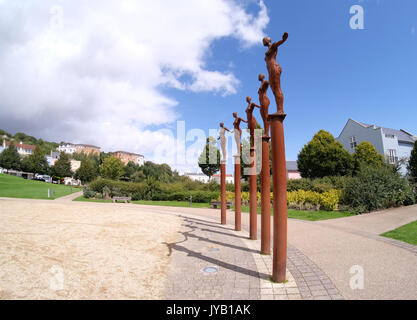 18 agosto 2017 - opera d'arte da Rick kirby - portishead marina e Central Park - Arco di angeli. Foto Stock