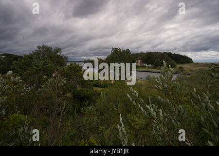 Il lago bianco canale sfocia nel lago Michigan circa 15 miglia a nord di Muskegon, Michigan. È stato un vento, blustery, tempestoso giorno. Foto Stock