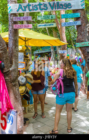 La pioggia canna villaggio artigianale in Islamorada chiave in Florida Keys Foto Stock