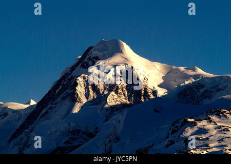 Il vertice del Pollux in Monte Rosa gruppo al tramonto, nel Cantone del Vallese, Svizzera Europa Foto Stock