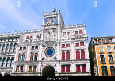 San Marco clocktower vecchio per essere visto dalle navi nel porto di Venezia, Italia Foto Stock