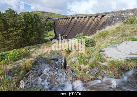 Claerwen dam. Elan Valley serbatoi, Rhayader, POWYS, GALLES. Regno Unito. Foto Stock