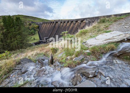 Claerwen dam. Elan Valley serbatoi, Rhayader, POWYS, GALLES. Regno Unito. Foto Stock