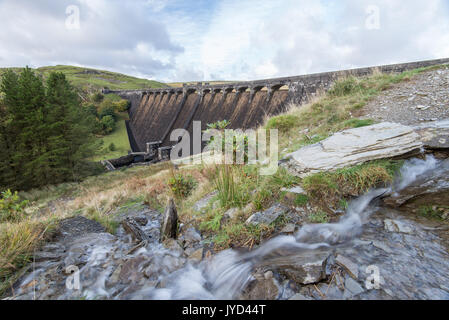 Claerwen dam. Elan Valley serbatoi, Rhayader, POWYS, GALLES. Regno Unito. Foto Stock