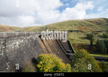 Claerwen dam. Elan Valley serbatoi, Rhayader, POWYS, GALLES. Regno Unito. Foto Stock