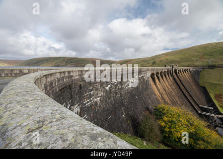 Claerwen dam. Elan Valley serbatoi, Rhayader, POWYS, GALLES. Regno Unito. Foto Stock