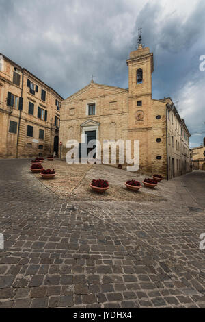 L'antica Santa Maria di Monte Morello Chiesa visto da Casa Leopardi Recanati Provincia di Macerata Marche Italia Europa Foto Stock