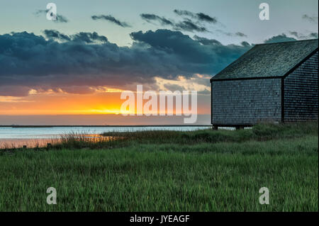 Il Boathouse sul laghetto di sale, Nauset Marsh, Eastham, Cape Cod, Massachusetts, STATI UNITI D'AMERICA. Foto Stock