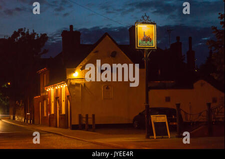 Engineers Arms pub Leiston, Suffolk, Inghilterra di notte Foto Stock