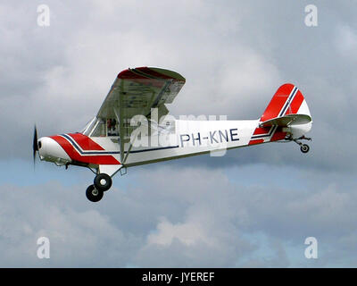 26 09 04 PH La KNE Piper PA 18 135 Foto Stock