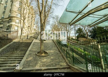 La funicolare vicino alla Basilica del Sacro Cuore Sacro Cuore di Montmartre, Parigi, Francia Foto Stock