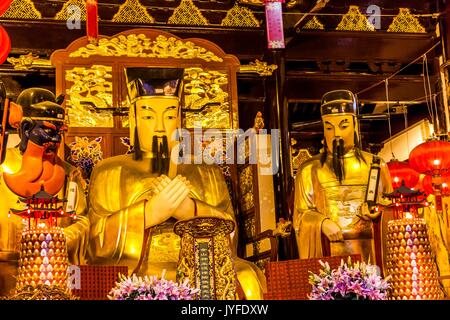 Cina, Shanghai, Huangpu, statua del generale Huo Guang presso il Tempio del Dio della città Foto Stock