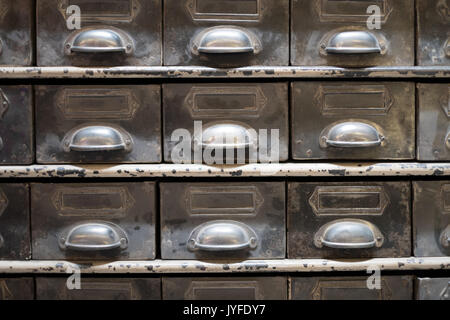 Il vecchio cassetto , vintage armadio archivio - mobili vintage Foto Stock