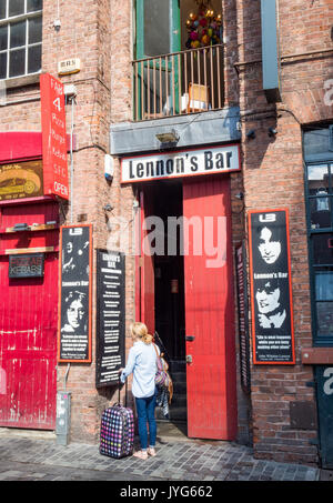 Ingresso Lenon's bar di Liverpool Foto Stock