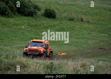 Fattoria Glendearg, Galashiels, Regno Unito. 19 Agosto, 2017. Scottish Cross Country concorrenti campionato racing durante la gamba 1 di Round 5 in Fattoria Glendearg nr Galashiels. una nazionale "B" Safari competitivo che copre circa 6.5 miglia su terreni aperti e cava. La manifestazione ha tre 'gambe' Sabato Leg 1 1200-1700 Leg 2 2000-2359 domenica gamba 3 1000-1400 durante il fine settimana del 19-20 agosto 2017 (Foto: Rob grigio) Credito: Rob grigio/Alamy Live News Foto Stock