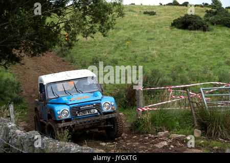 Fattoria Glendearg, Galashiels, Regno Unito. 19 Agosto, 2017. Scottish Cross Country concorrenti campionato racing durante la gamba 1 di Round 5 in Fattoria Glendearg nr Galashiels. un cittadino ''˜B' Safari competitivo che copre circa 6.5 miglia su terreni aperti e cava. La manifestazione ha tre 'gambe' Sabato Leg 1 1200-1700 Leg 2 2000-2359 domenica gamba 3 1000-1400 durante il fine settimana del 19-20 agosto 2017 (Foto: Rob grigio) Credito: Rob grigio/Alamy Live News Foto Stock