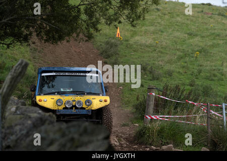 Fattoria Glendearg, Galashiels, Regno Unito. 19 Agosto, 2017. Scottish Cross Country concorrenti campionato racing durante la gamba 1 di Round 5 in Fattoria Glendearg nr Galashiels. un cittadino ''˜B' Safari competitivo che copre circa 6.5 miglia su terreni aperti e cava. La manifestazione ha tre 'gambe' Sabato Leg 1 1200-1700 Leg 2 2000-2359 domenica gamba 3 1000-1400 durante il fine settimana del 19-20 agosto 2017 (Foto: Rob grigio) Credito: Rob grigio/Alamy Live News Foto Stock