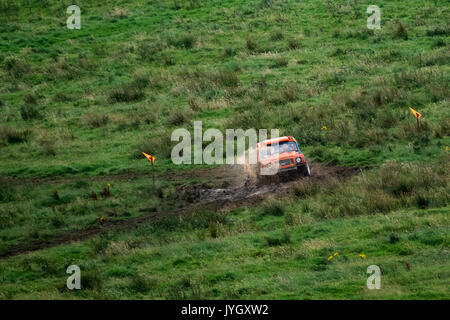 Fattoria Glendearg, Galashiels, Regno Unito. 19 Agosto, 2017. Scottish Cross Country concorrenti campionato racing durante la gamba 1 di Round 5 in Fattoria Glendearg nr Galashiels. una nazionale "B" Safari competitivo che copre circa 6.5 miglia su terreni aperti e cava. La manifestazione ha tre 'gambe' Sabato Leg 1 1200-1700 Leg 2 2000-2359 domenica gamba 3 1000-1400 durante il fine settimana del 19-20 agosto 2017 (Foto: Rob grigio) Credito: Rob grigio/Alamy Live News Foto Stock