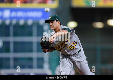 Agosto 18, 2017: Oakland atletica a partire lanciatore Sean Manaea (55) durante un Major League Baseball gioco tra Houston Astros e Oakland Athletics al Minute Maid Park a Houston, TX. Chris Brown/CSM Foto Stock