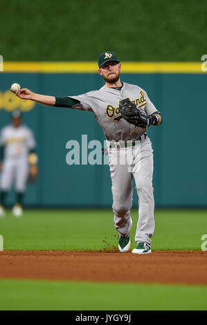 Agosto 18, 2017: Oakland atletica secondo baseman Jed Lowrie (8) durante un Major League Baseball gioco tra Houston Astros e Oakland Athletics al Minute Maid Park a Houston, TX. Chris Brown/CSM Foto Stock