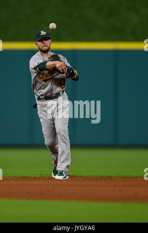 Agosto 18, 2017: Oakland atletica secondo baseman Jed Lowrie (8) durante un Major League Baseball gioco tra Houston Astros e Oakland Athletics al Minute Maid Park a Houston, TX. Chris Brown/CSM Foto Stock