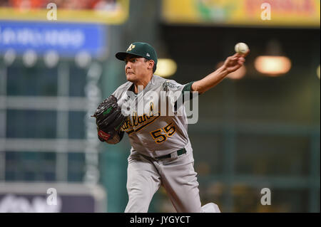 Agosto 18, 2017: Oakland atletica a partire lanciatore Sean Manaea (55) durante un Major League Baseball gioco tra Houston Astros e Oakland Athletics al Minute Maid Park a Houston, TX. Chris Brown/CSM Foto Stock