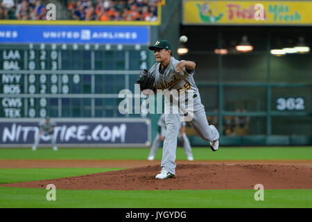 Agosto 18, 2017: Oakland atletica a partire lanciatore Sean Manaea (55) durante un Major League Baseball gioco tra Houston Astros e Oakland Athletics al Minute Maid Park a Houston, TX. Chris Brown/CSM Foto Stock