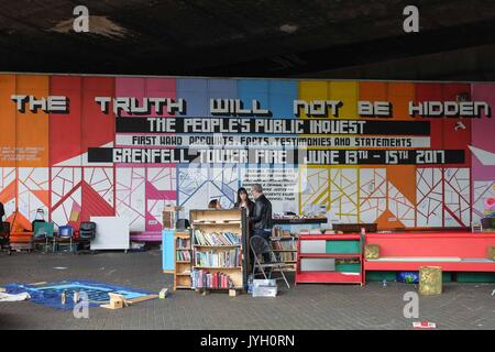 Londra, Regno Unito. 19 Ago, 2017. Kensington Reisdents Alliance tenere un get insieme il 19 agosto per la comunità locale sotto il Westway, a nord di Kensington. Credit claire doherty Alamy/Live News. Foto Stock