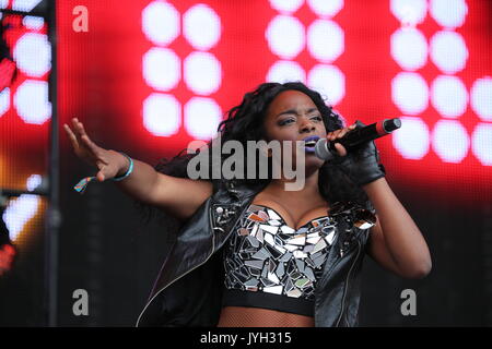 Henley-on-Thames, Regno Unito. 19 Ago, 2017. Migliaia di festaioli godetevi la musica a questa edizione del Festival di riavvolgimento Sud 2017 della musica degli anni ottanta sul suo primo giorno di credito: Uwe Deffner/Alamy Live News Foto Stock