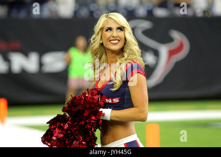 Houston, Texas, Stati Uniti d'America. 19 Ago, 2017. A Houston Texans cheerleader esegue prima un NFL preseason game tra Houston Texans e il New England Patriots a NRG Stadium di Houston, TX il 19 agosto 2017. Credito: Erik Williams/ZUMA filo/Alamy Live News Foto Stock