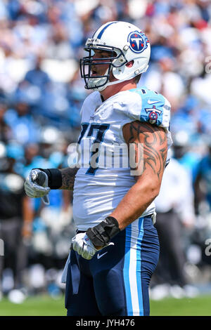 Agosto 19, 2017: Tennessee Titans affrontare Taylor Lewan (77) durante un'NFL pre-stagione partita tra la Carolina Panthers e Tennessee Titans al Nissan Stadium di Nashville, TN. Thomas McEwen/CSM Foto Stock