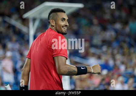 Agosto 19, 2017: Nick Kyrgios (AUS) è tutto sorrisi dopo la sconfitta di David Ferrer (ESP) per avanzare alla partita finale al 2017 Western & Southern Open Tennis Tournament essendo svolto presso la Famiglia Linder Tennis Center a Mason, Ohio. Adam Lacy/CSM Foto Stock