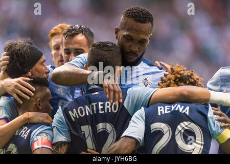 Vancouver, Canada. 19 Ago, 2017. Vancouver celebrando Fredy Montero (12) di Vancouver Whitecaps, obiettivo. Vancouver Whitecaps vs Houston Dynamo BC Place Stadium. Vancouver sconfigge Houston 2-1, con obiettivi di Vancouver da Fredy Montero e Yordy Reyna Credito: Gerry Rousseau/Alamy Live News Foto Stock