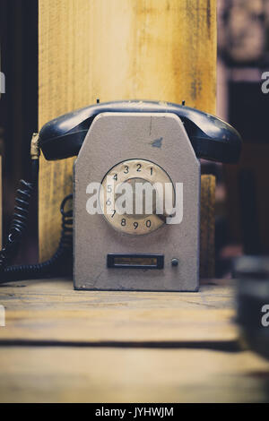 Il vecchio telefono, telefono vintage stile retrò - telefono grigio Foto Stock