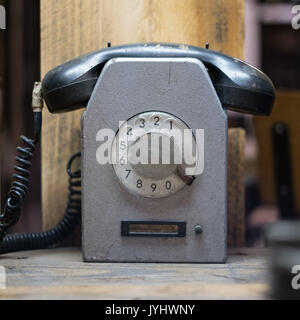 Il vecchio telefono, telefono vintage stile retrò - telefono grigio Foto Stock